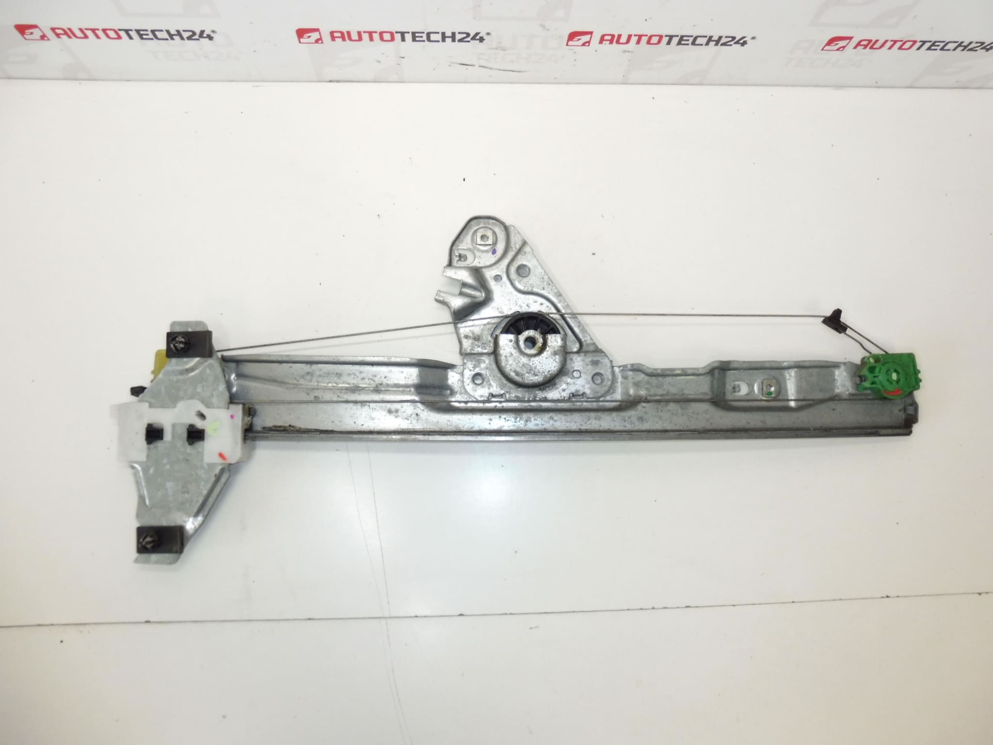 Meccanismo di trazione del finestrino destro della Peugeot 308 9658926980 9222CV