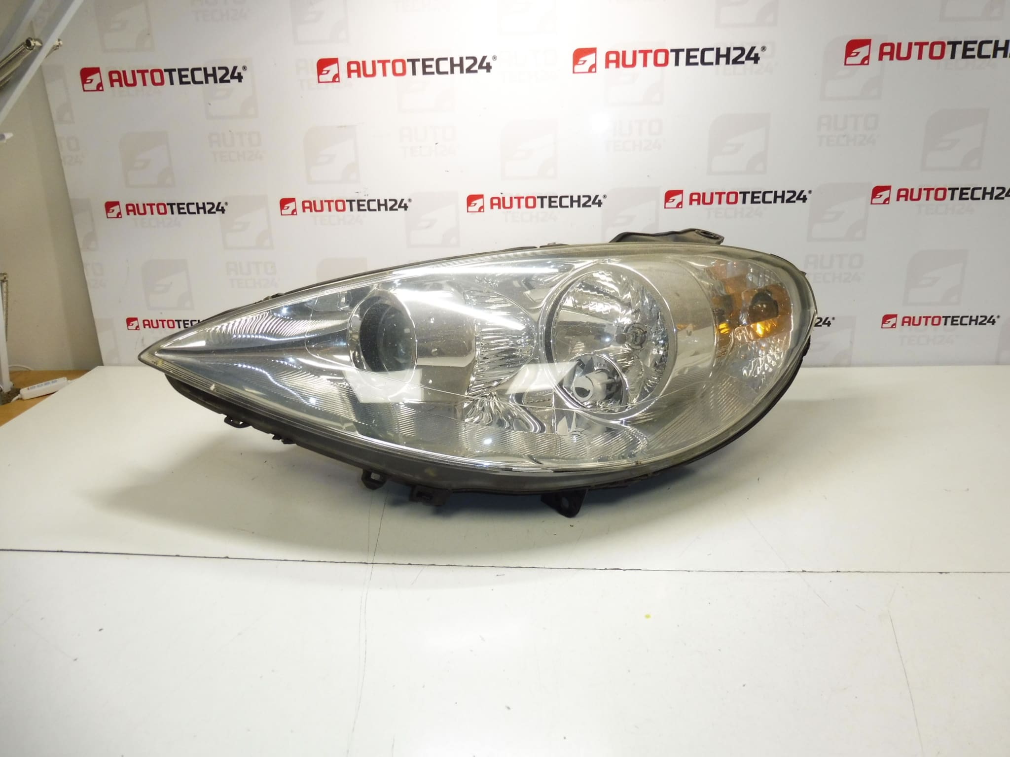 Faro anteriore sinistro Peugeot 807 1400964380 89901574 6208F1