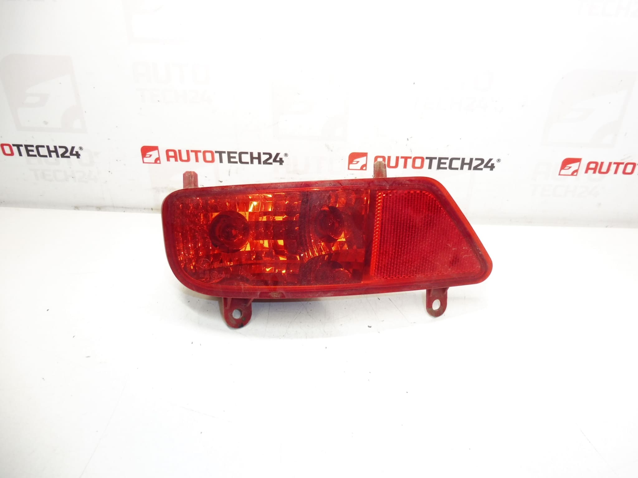 Fendinebbia posteriore sinistro Peugeot 3008 9685463380 6350HG